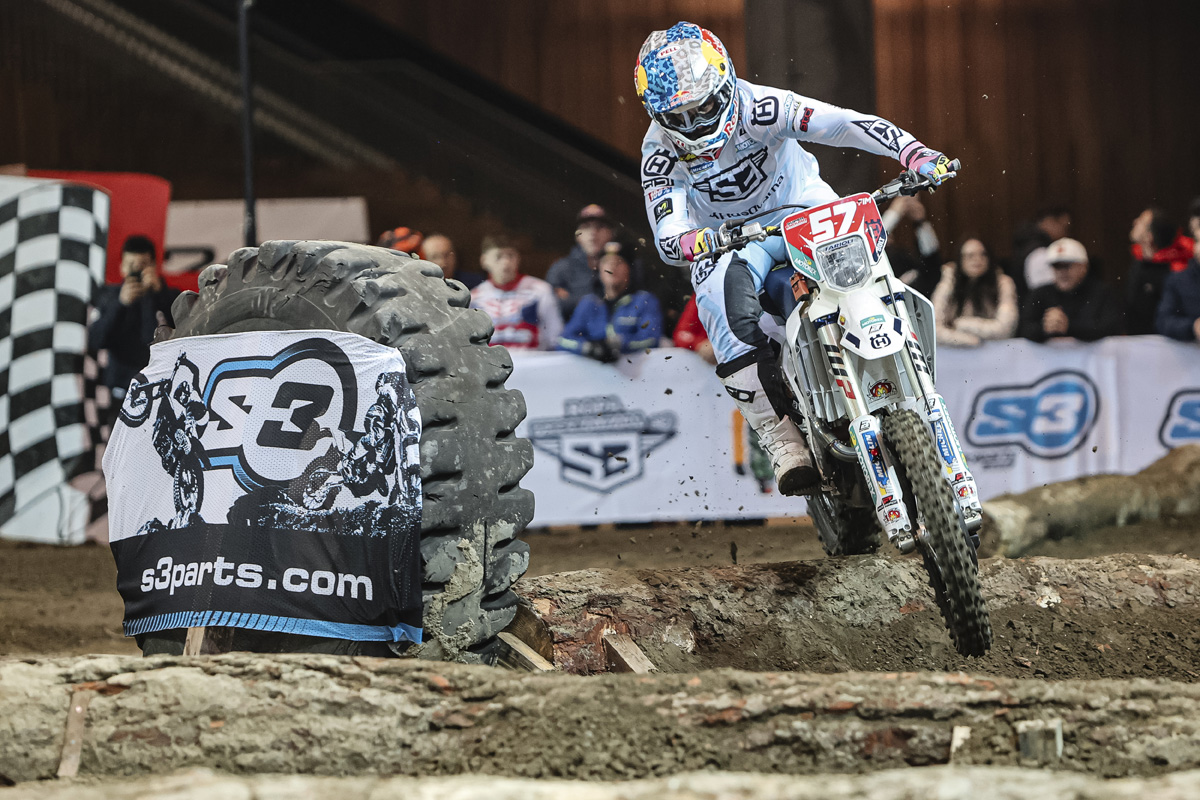 SuperEnduro 2026 Rnd 3 Results: Bolt fights off Walker for Bilbao Win