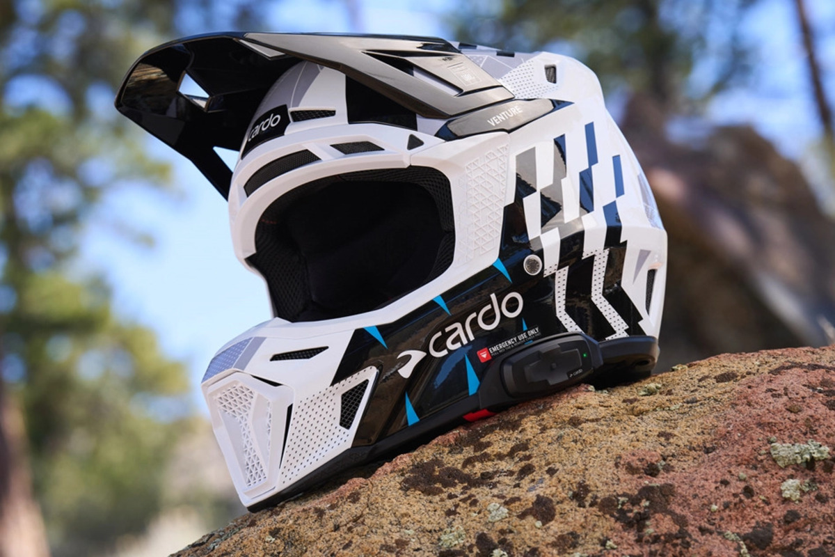 Quick look: World’s first off-road integrated intercom helmet announced 