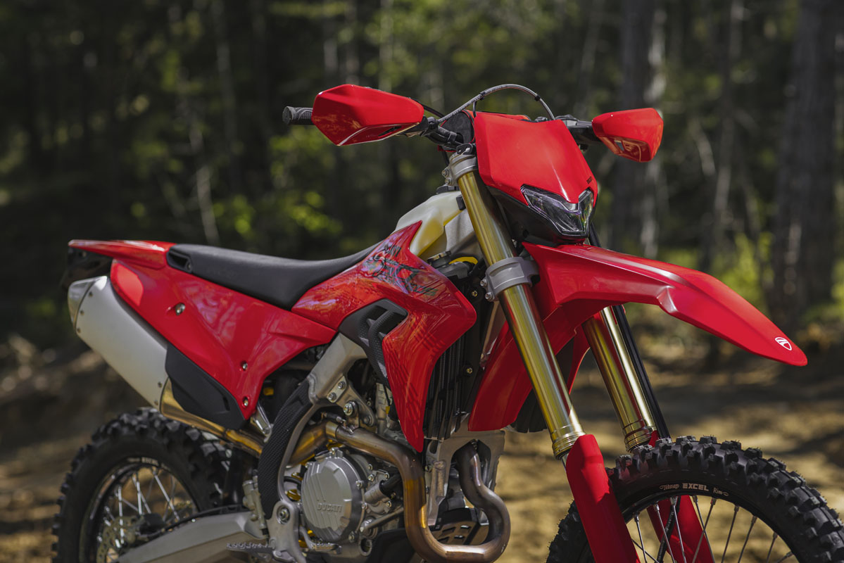 my27_desmo450eds_static_on_location_11