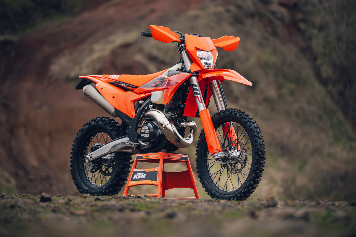 2027-ktm-300-exc-1