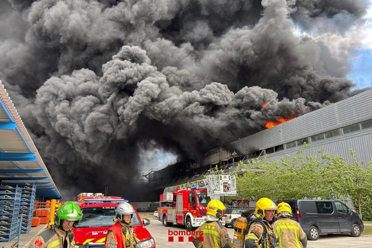 Fire rips through Montesa Honda warehouse in Barcelona 