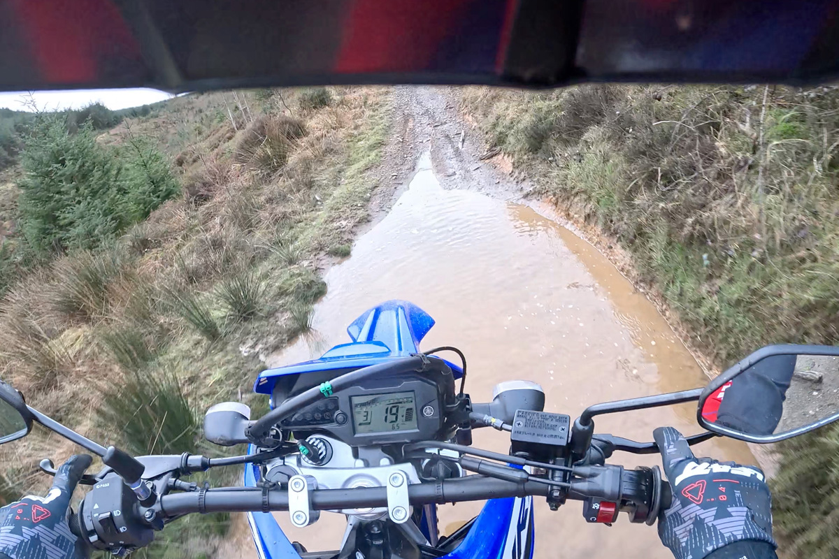 wr125r-thumb-1