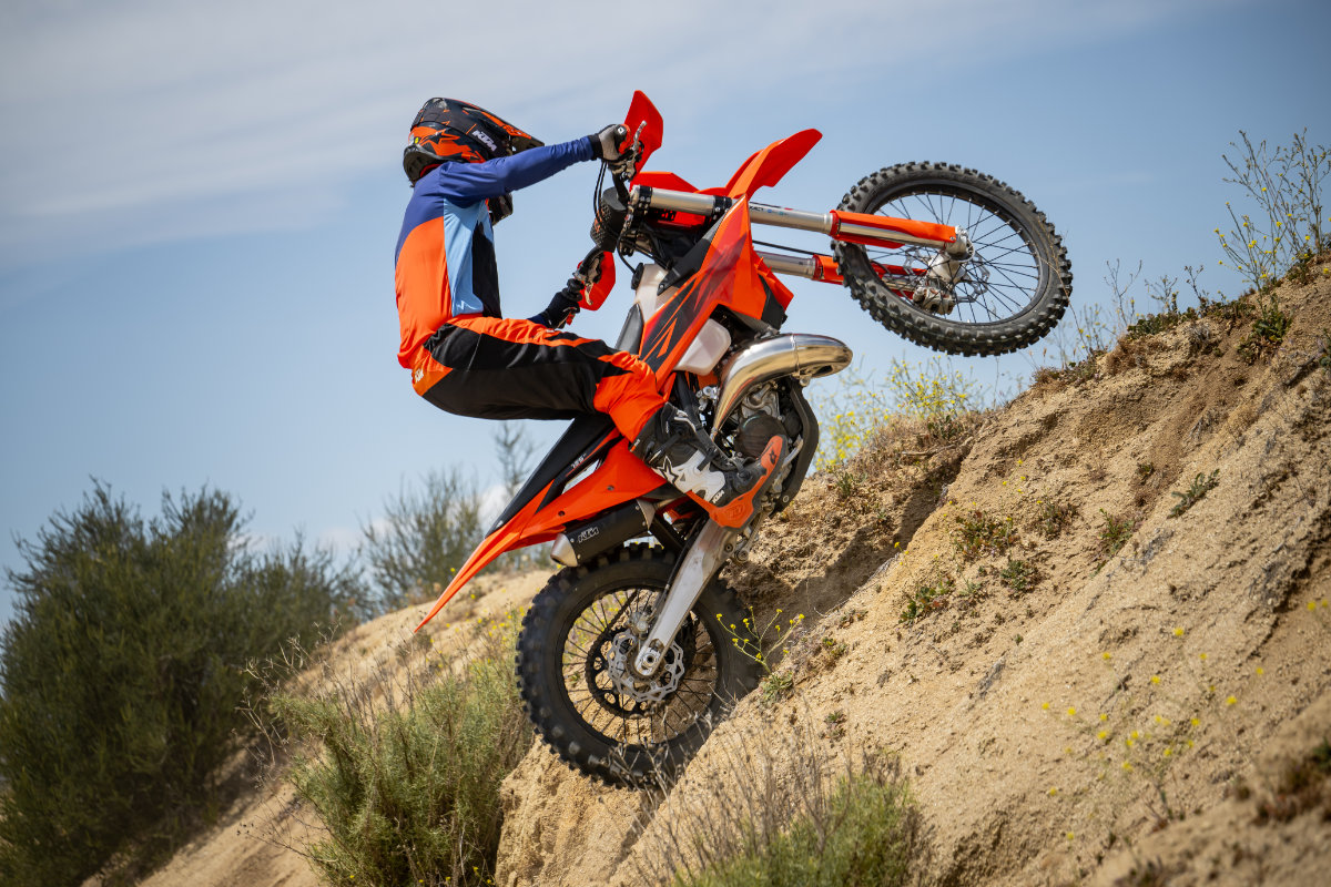 749261_2027-ktm-125-xc-action_action_action