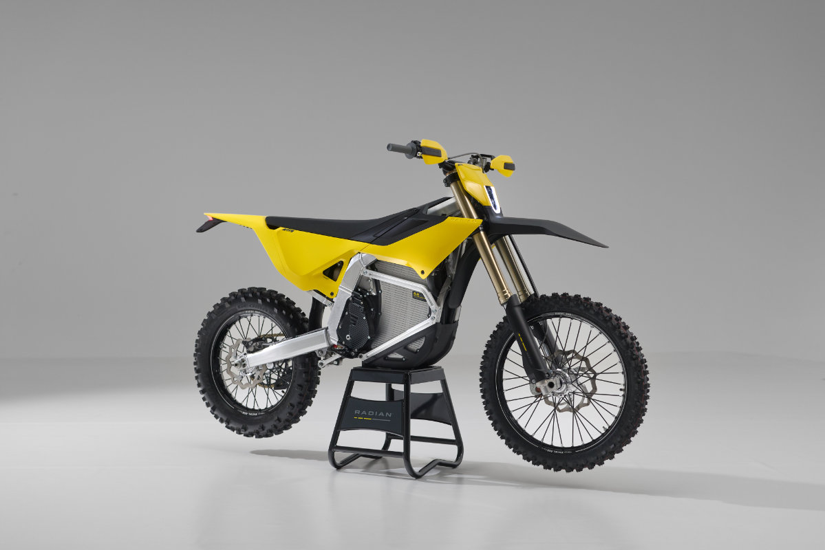 First Look: Radian EXR – 70hp electric enduro bike with 30-second battery swaps