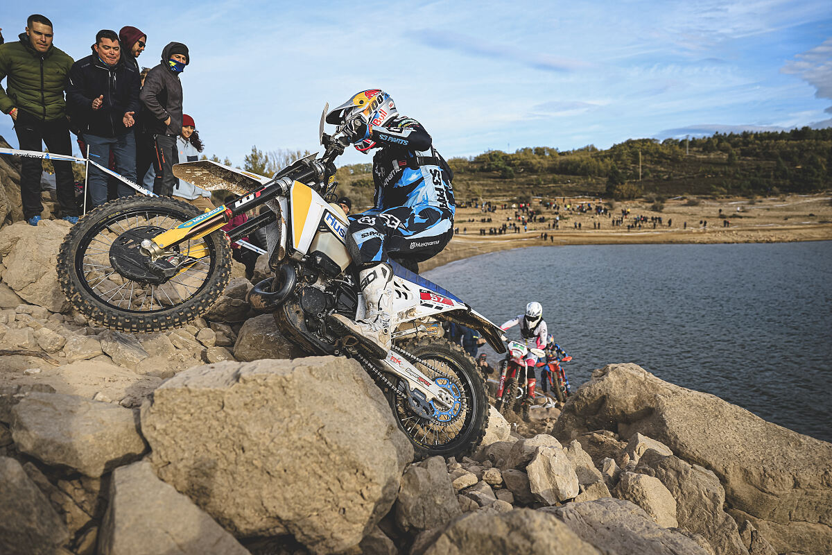 Hixpania 2026: Billy Bolt back on form while Román takes home soil win
