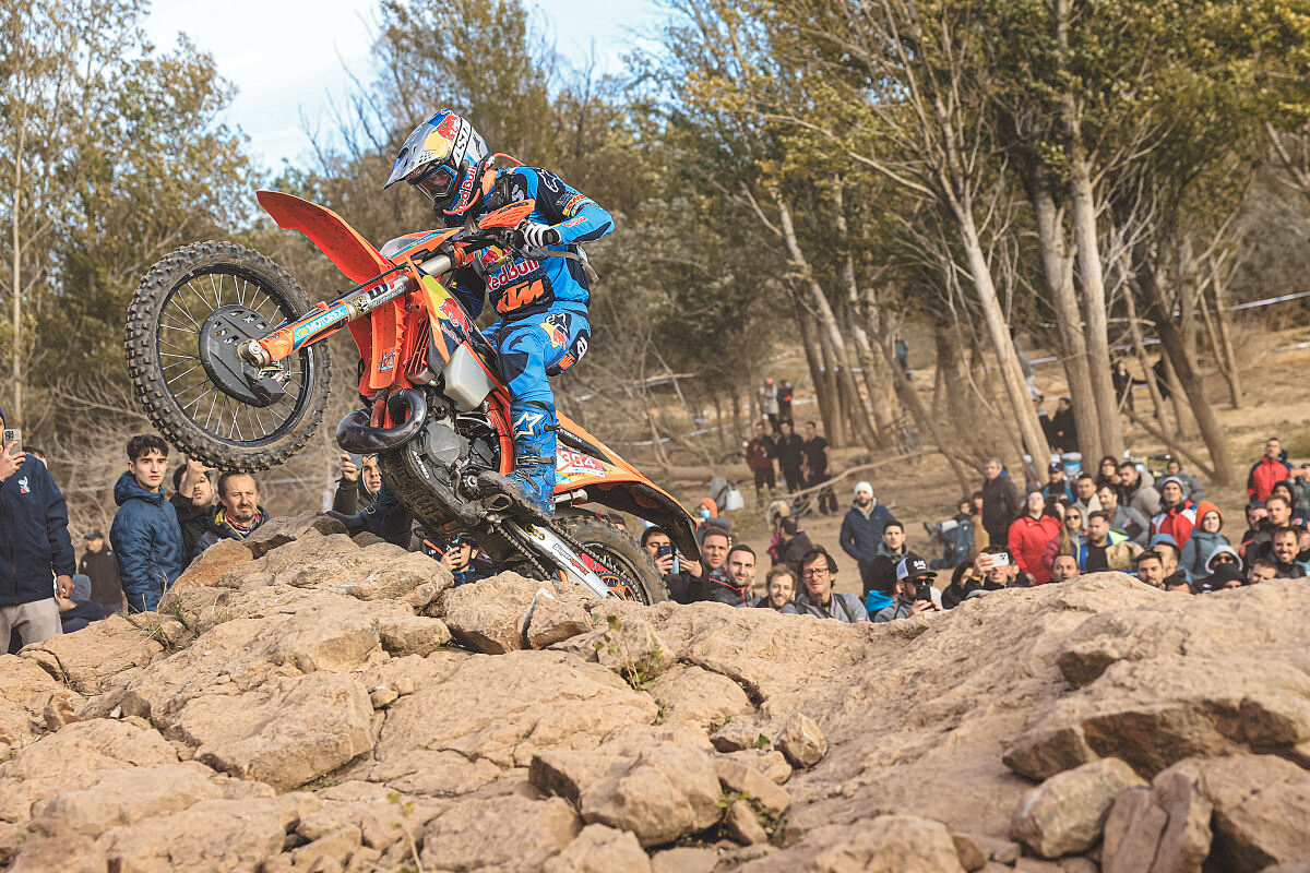 Hixpania 2026: Billy Bolt back on form while Román takes home soil win