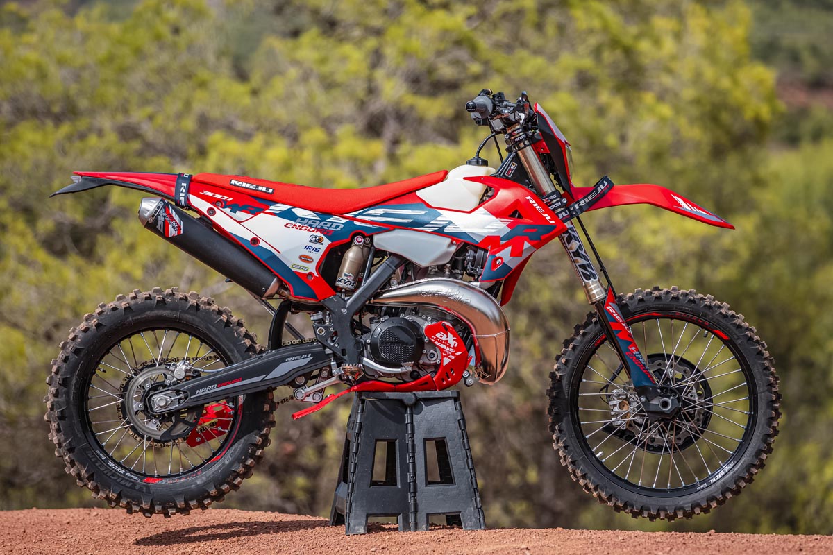 レイニ　Pretorio EV-300 Rieju MR 300i Hard Enduro 2027: fully equipped and ready to race